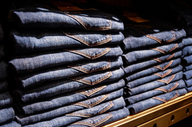 magasin-MARIE-min_jeans_pants_blue_shop_shopping_shelf_exhibition_buy-940702